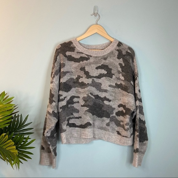 3/$30 American Eagle Gray Camo Knit Sweater - Picture 7 of 7